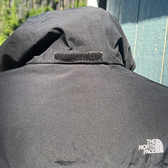 North Face lightweight, hide away hood fully lined woman’s jacket size Large - Picture 5 of 14